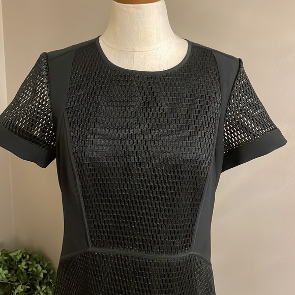 BANANA REPUBLIC dress black DOLPHIN HEM mesh / fishnet overlay size 14P - Picture 3 of 17